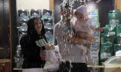 Edirne’de kuvvetli rüzgar ağaçları devirdi