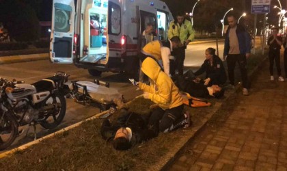Edirnede motosiklet ile otomobil çarpıştı: 2 yaralı