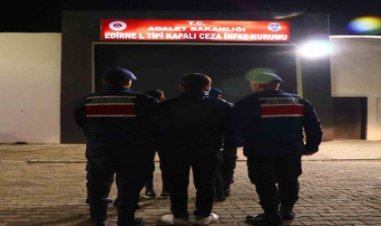 Edirnede tekne motorlarını çaldığı iddiasıyla gözaltına alınan 5 şüpheliden 2si tutuklandı