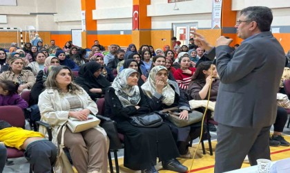 Eğitimci-Yazar Alişan Kapaklıkayanın söyleşisine yoğun ilgi
