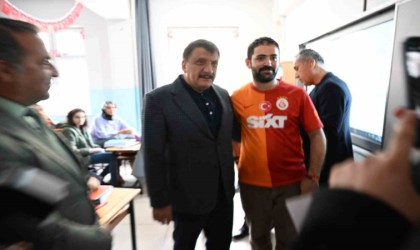 EKPSS kursiyerlerine ek kaynak kitapları dağıtıldı