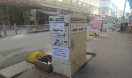 Elektrik panosu değil sanki ilan panosu