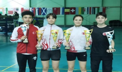 Eskişehirli badmintoncular Avrupada madalyaları topladı
