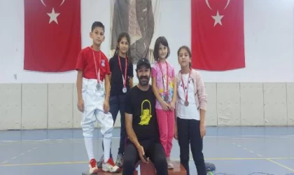 Eskrimci babanın yetiştirdiği çocuklarından madalya / Ek fotoğraflar