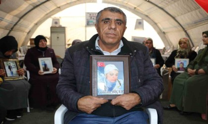 Evlat nöbetindeki baba: “Çocuklarımızı kaçıranlar HDPnin mensuplarıydı”