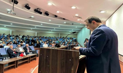 Fatih Dönmez öğrencilerle bir araya gelerek sorularını yanıtladı