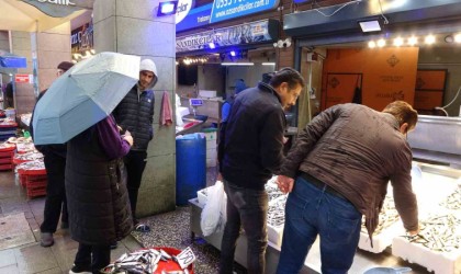 Fırtına hamsi fiyatlarını da uçurdu