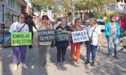 Foçalı kadınlardan yürüyüş ve sessiz İsrail protestosu