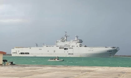 Fransa’nın amfibi hücum gemisi Mısır’da