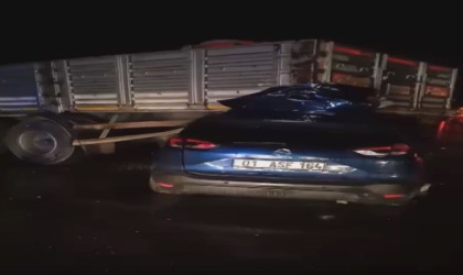 Gaziantepte otomobil tıra arkadan çarptı: 1 ölü, 3 yaralı