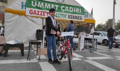 Gazzeli çocuklar için bisikletini bağışladı