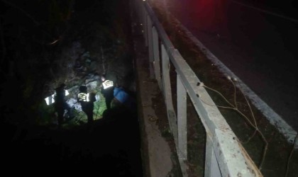 Gedizde motosiklet dereye uçtu: 1 ölü