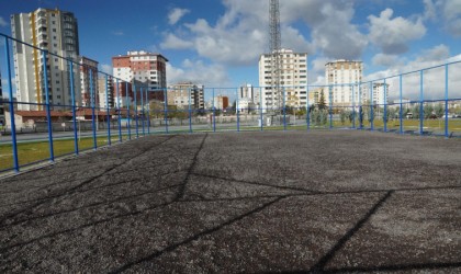 Genç dostu belediyeden ilçeye 18 adet futbol sahası