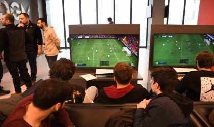 Gençler klavyeleri ödül için kullandı