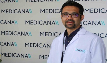 Hastasıyla konuşarak ameliyatı gerçekleştirdi