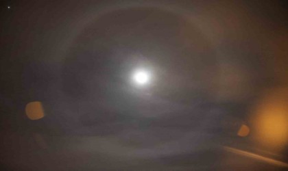 Hatayda gökyüzünde oluşan ay halesi dikkat çekti