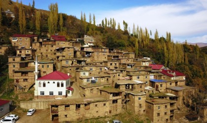 Hizanın taş evlerinde sonbahar güzelliği