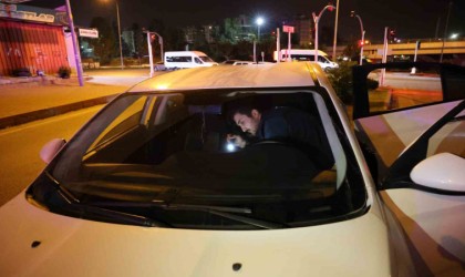 Hükümlü, polisi ezip kaçmak istedi, polisler aracın lastiklerine ateş edip yakaladı