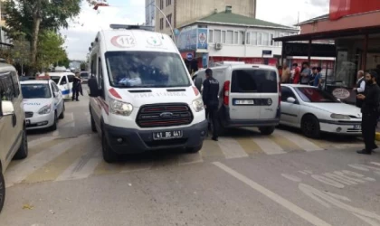 Husumetlilerin bıçaklı kavgası; 3 yaralı