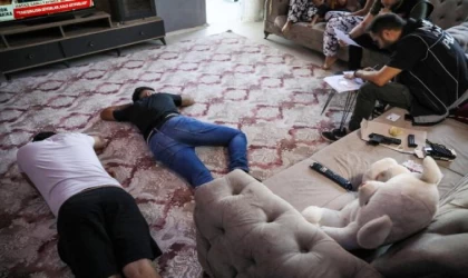 İki demir kapıyla önlem alınan evde uyuşturucu baskınında gözaltına alındı, ’temizlik yapıyordum’ dedi