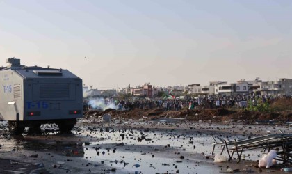 İncirlik Üssüne giremeyen grup üs etrafındaki tarlaları ateşe verdi
