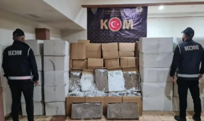 İzmir’de kaçak sigara operasyonu