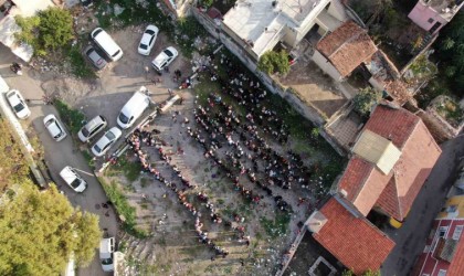 İzmirde yılda 600 ton sebze-meyve, 150 bin ekmek israfının önüne geçiyorlar