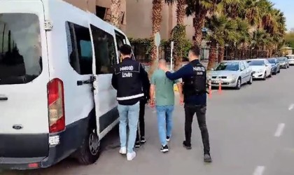 İzmirde zehir tacirlerine darbe: 2 tutuklama