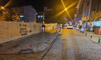 Kaldırıma park eden 8 araca ceza yazıldı