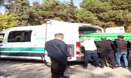 Kamyona çarpan motosikletin sürücüsü öldü