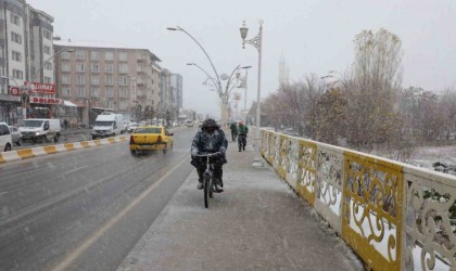 Kar yağışı Ağrıyı beyaza bürüdü