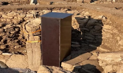 Karahantepe’deki insan heykeline ’kutulu koruma’