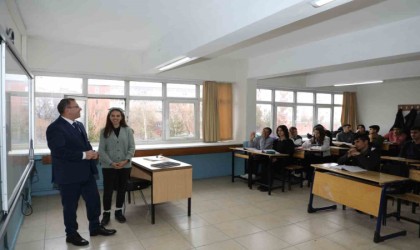 Kars Valisi Polat okul ziyaretlerini sürdürüyor