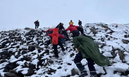 Kars’ta fırtına ve kar, etkili oldu