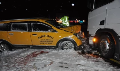 Kars’ta kar esareti; çok sayıda araç buzlanma nedeniyle yolda mahsur kaldı