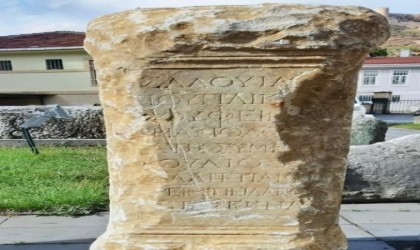 Kastamonuda yapılan kazıda Roma dönemine ait mezar steli bulundu