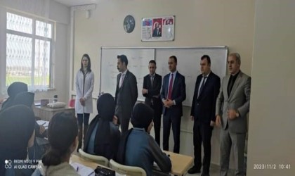 Kaymakam Uzundan birinci olan öğrencilere ziyaret