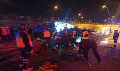 Kazaya bakmak isterken aracı direğe çarpıp takla attı: 5 yaralı