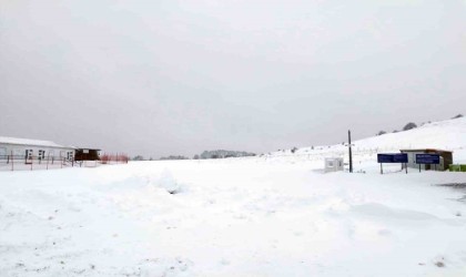 Keltepe Kayak Merkezinde kar kalınlığı 50 santimetreyi buldu