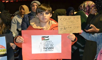 Keşanda İsrail protesto edilirken İsrail ürünlerinin boykot edilmesi çağrısı yapıldı