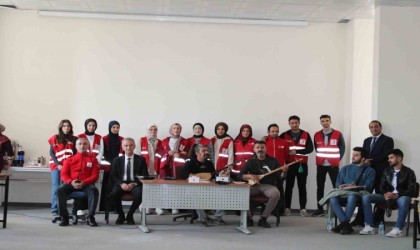 Kızılay, öğretmenler gününü unutmadı