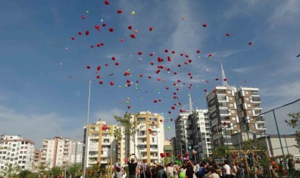Kozanda öğrencilerden anlamlı bayrak yürüyüşü