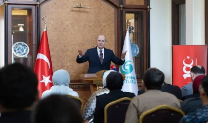 Kurtulmuş, Cakarta’daki Yunus Emre Enstitüsü’nde Türkiye mezunu gençlerle buluştu