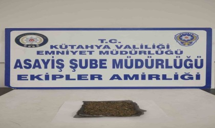 Kütahyada bekçiler bir şahsın üzerinde uyuşturucu ele geçirdi
