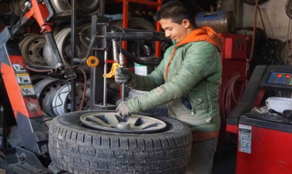 Lastikçilerde son gün yoğunluğu