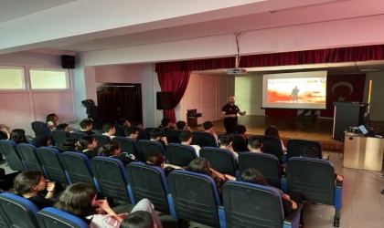 Lise öğrencileri teröre karşı bilgilendirildi