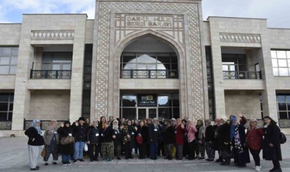 Menemenli kadınlar Türkiyeyi geziyor