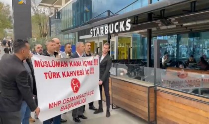MHPliler Starbuckstaki gençleri Türk kahvesi içmeye davet etti