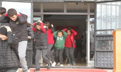 Öğrencilere uygulamalı afet eğitimi