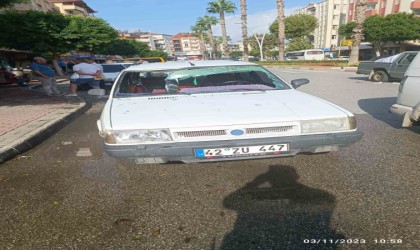 Otomobil yaya geçidinde Alman turiste çarptı: 1 yaralı